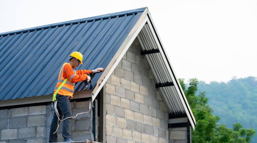 Professional gutter cleaning in Redding, CT